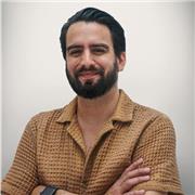 Profesor de Inglés con larga trajectoria en el mundo corporativo publicitario.